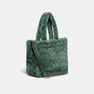 Brand New Coach Tote 28 in Signature Shearling